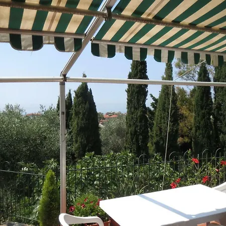Oasi Tra Fiori E Mare 아파트 *